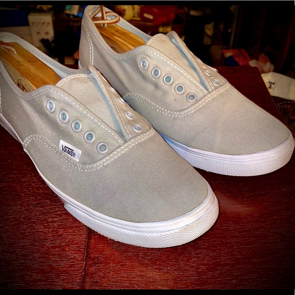 VANS..MENS 7 1/2